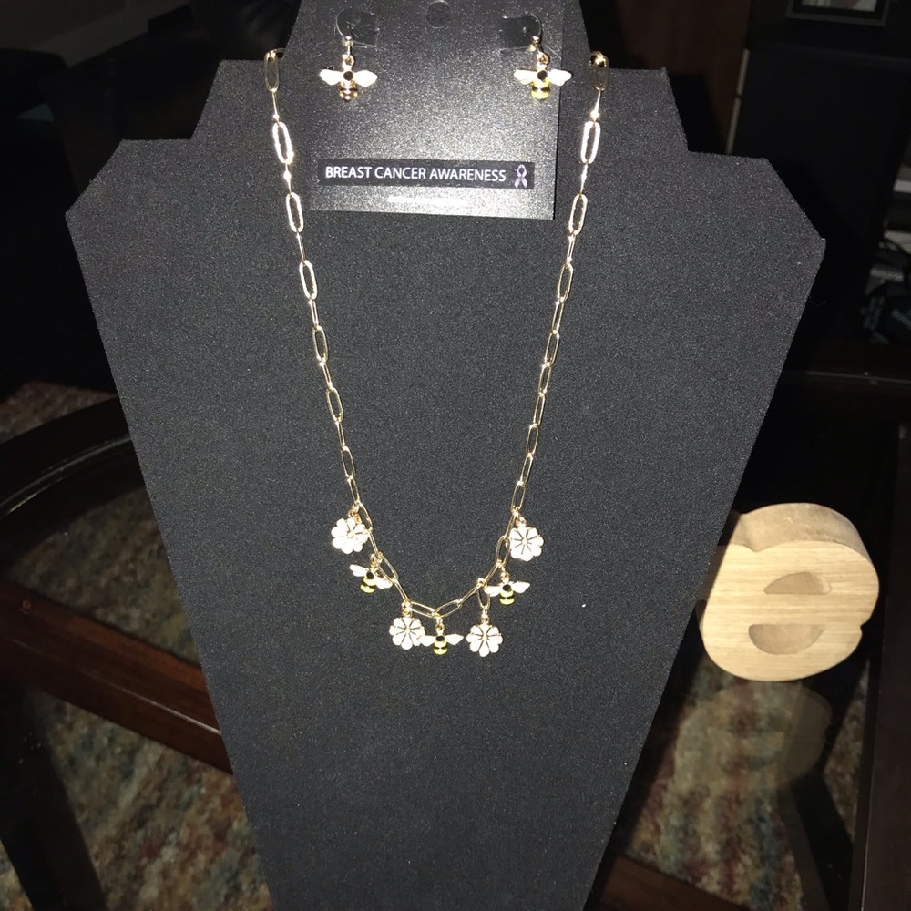 Gold Queen Bee Earrings & Necklace set